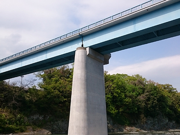 コンクリート巻立て工